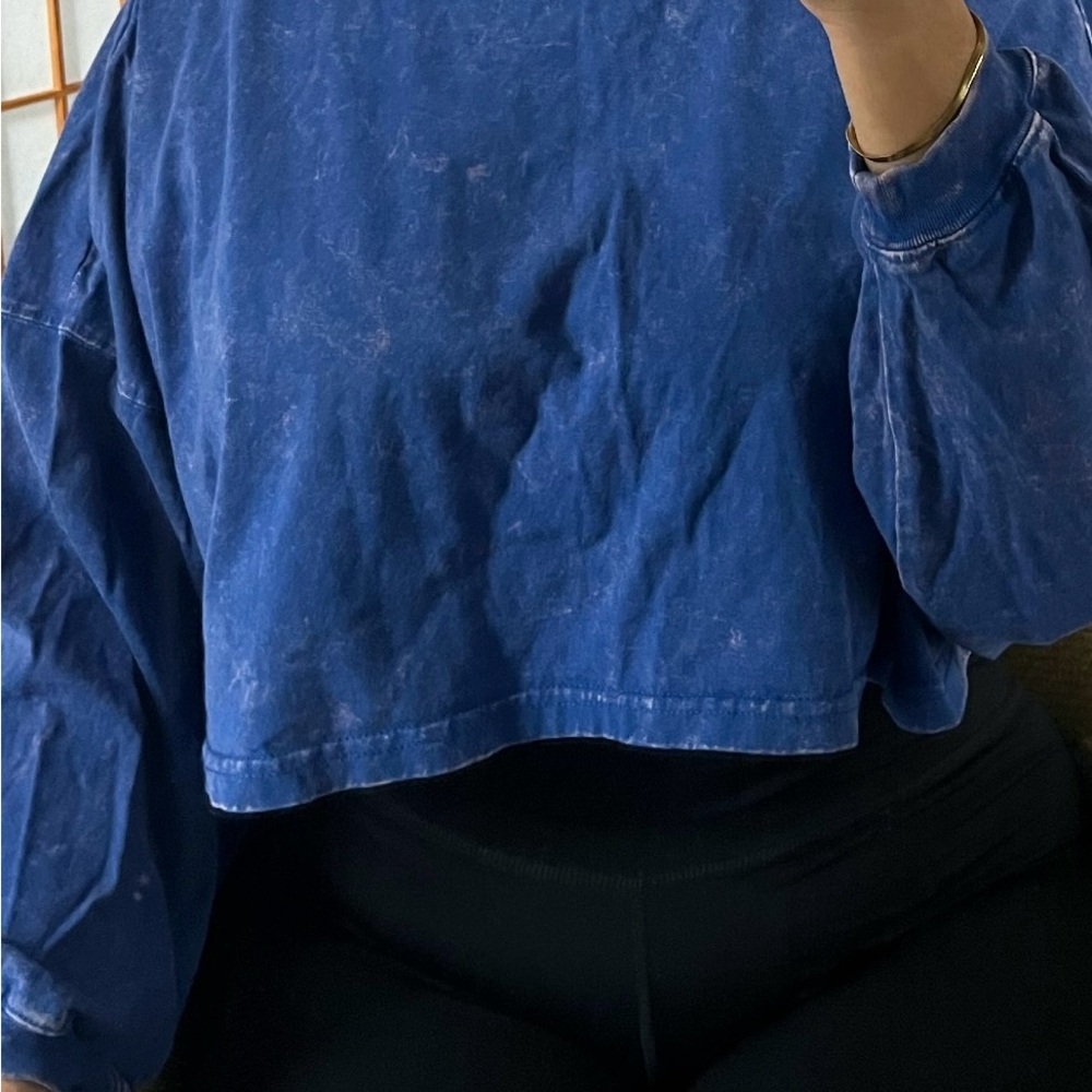 Long-sleeve Crop